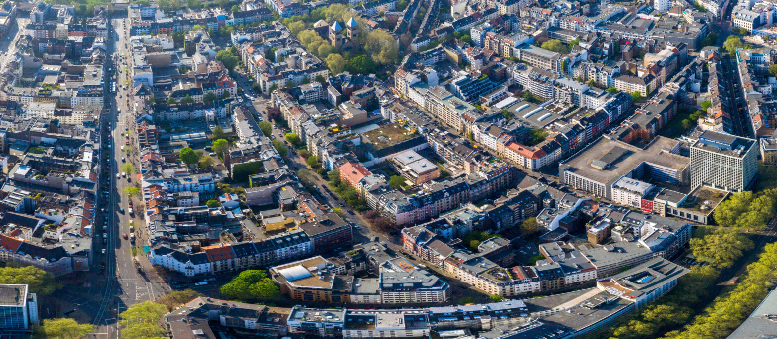 Luftansicht des Belgischen Viertels in Köln, NRW mit vielen Wohngebäuden. Dient zur Dekoration.